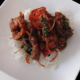 ผัดเผ็ดปลาดุกทอด(ราดข้าว)