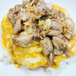 ข้าวไก่กระเทียม ไข่ข้น