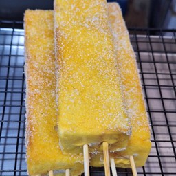 ขนมปังปิ้งเสียบไม้