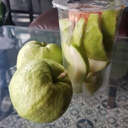 ฝรั่่งกิมจู สดพร้อมทาน ไม่มีเมล็ด Fresh-Cut Kimju Guava (43kcal)