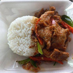 ข้าวพริกแกงหมูหมัก
