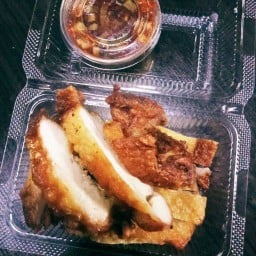 สะโพกไก่ทอด 1 ชิ้น + นํ้าจิ้มแจ่ว