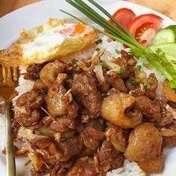 ข้าวหน้าหมูกระเทียมไข่ดาว