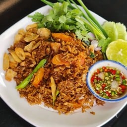 ข้าวผัดสูตรโบราณกากหมูไข่ดาว