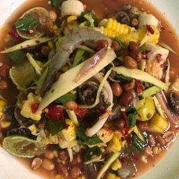 ยำหอยแครงปูม้าสดกุ้งสดข้าวโพด (คุ้มสุดๆ)