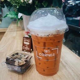 181 Corner Coffee กลางตลาดสดกระทุ่มแบน
