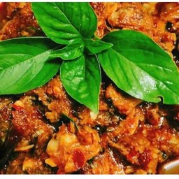 ผัดพริกแกงเนื้อราดข้าว