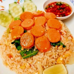 ข้าวผัดใส้กรอกชีส.