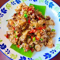 หมูกรอบคั่วพริกเกลือ ( กับข้าว )