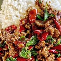 ข้าวกะเพราหมูชิ้น