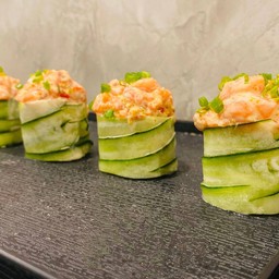 ชุดแซลมอนคิวริสลัดครีมซีฟู้ด 4 ชิ้น Salmon Kyuri Seafood Cream Salad Set 4 pcs.