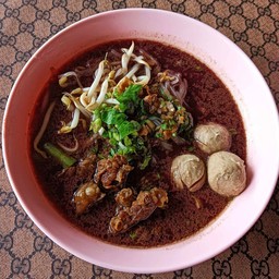 ก๋วยเตี๋ยวรวมตุ๋น ร้่านใบเตย