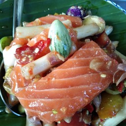 ตำไหลบัวปลาร้าแซลมอน