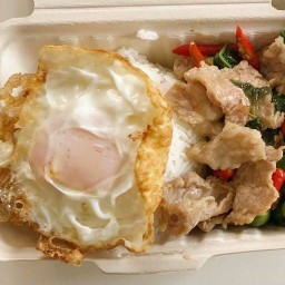 ตามสั่ง  กะเพรา-ไก่ทอด