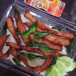 ข้าวหมูแดดเดียวทอด