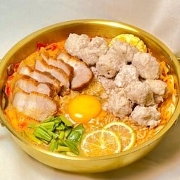 [อร่อยซ่ากับโค้ก] หม้อไฟต้มยำหมูกรอบ + หมูเด้ง + ไข่ 1 ฟอง +  โค้ก ออริจินัล (ขวด)