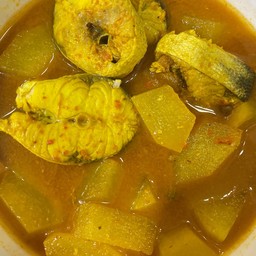 แกงส้มปลาน้ำดอกไม้ใส่ผัก