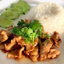 หมูกระเทียมราดข้าว
