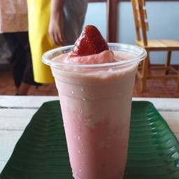 สมูทตี้สตอเบอรี่ นมสด 16 0z.