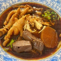ก๋วยเตี๋ยวไก่มะระ/ตามสั่ง by ครัวหงษ์เพชร -
