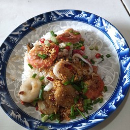 กุ้งหมึกทอดกระเทียม