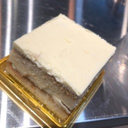 Tiramisu cake