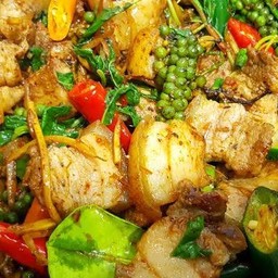 ผัดเผ็ดหมูป่า