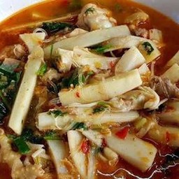 แกงเผ็ดใส่ยอดมะพร้าว (กับ)