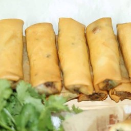 ปอเปี๊ยะทอดใส่เผือก 5 ชิ้น