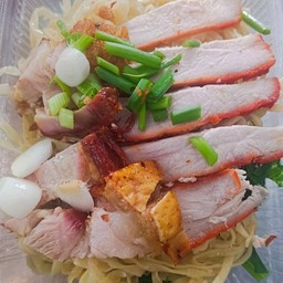 บะหมี่ หมูแดง หมูกรอบ (พิเศษ)