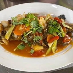 ปลากะพงทอดราดเปรี้ยวหวาน