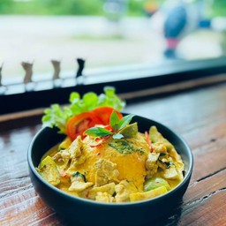 ข้าวไข่ข้นแกงเขียวหวานไก่