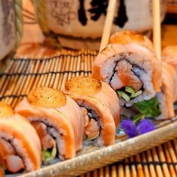 41 Salmon Mentai Roll 8 pcs