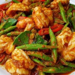 ผัดพริกแกงกุ้งกับข้าว