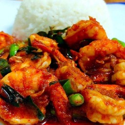 ผัดพริกแกงกุ้งราดข้าว