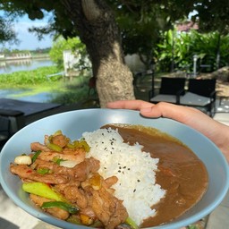 แกงกะหรี่หมูผัดพริกหยวก