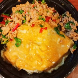 ข้าวกะเพราหมูสับไข่ข้น