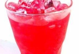 น้ำแดงโซดา