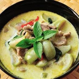 แกงเขียวหวานหมูมะเขือเปราะ