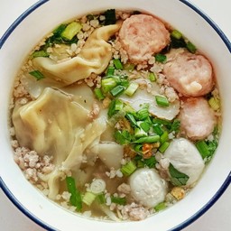 เกี๊ยวหมูน้ำใส