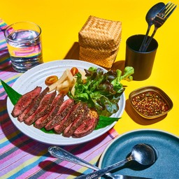 เนื้อเสือร้องไห้ย่างถ่าน  CHARCOAL GRILLED BRISKET