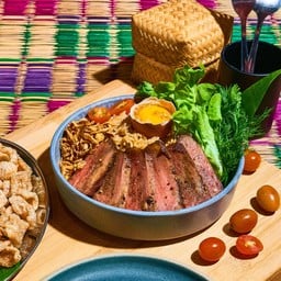 ข้าวผัดมันหน้าลิ้นวัวไข่แดงดอง  BEEF  TONGUE  ON  RICE