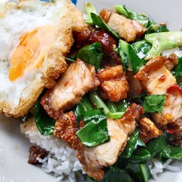 ข้าวกระเพราหมูกรอบ