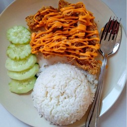ข้าวไก่กรอบราดซอสชีส