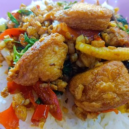 ข้าวกระเพราไก่เต้าหู้