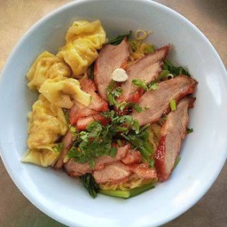 บะหมี่เกี๊ยว หมูแดง
