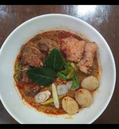 ก๋วยเตี๋ยวต้มยำน้ำข้นรสจัด สูตรพริกเผา-นมสด (บะหมี่)