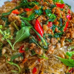 ผัดกระเพราวุ้นเส้นหมูสับ