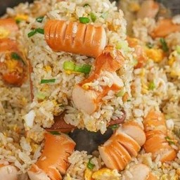ข้าวผัดไส้กรอก
