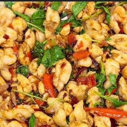 กระเพราไก่ชิ้น